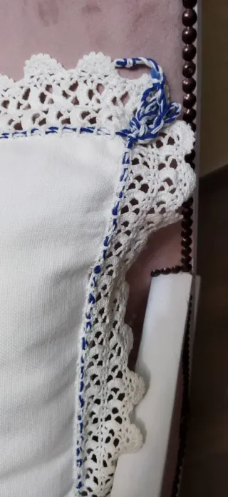 Mecedora antigua rosa palo y y blanca