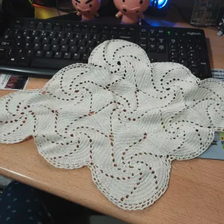 Stupendo tappeto fatto a mano all'uncinetto