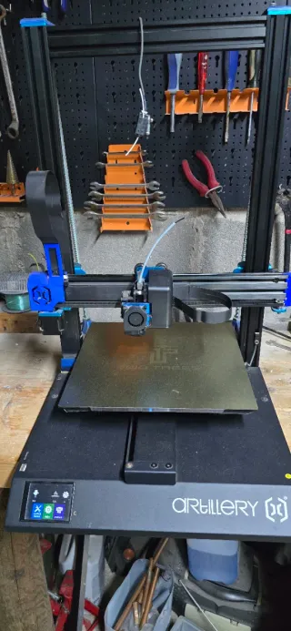 Impresora 3D Artillery Negra y Azul