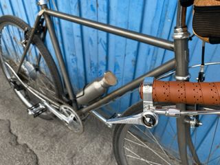 Bicicletta elettrica da passeggio retro gravel