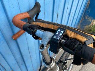 Bicicletta elettrica da passeggio retro gravel