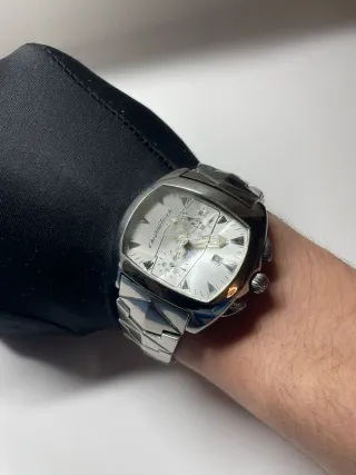 Reloj Chronotech plateado y blanco