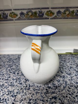 Jarrón de cerámica artesanal uvas