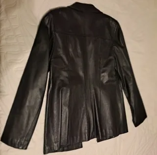 Chaqueta de piel negra