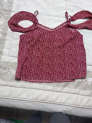Top floral tirante con manga