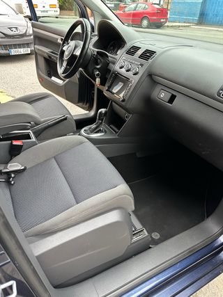 Volkswagen Touran 1.6 TDI DSG Automático • 2012