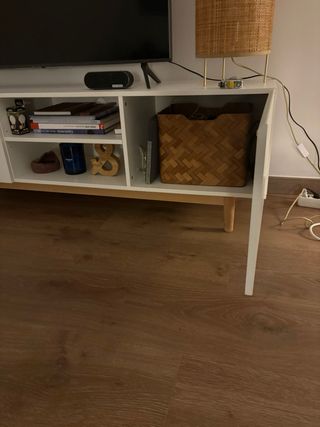 Mueble TV blanco y madera