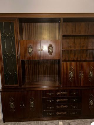 Mueble de salón madera y cristal