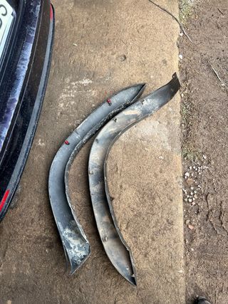 2 aletines delanteros Patrol Y61 originales