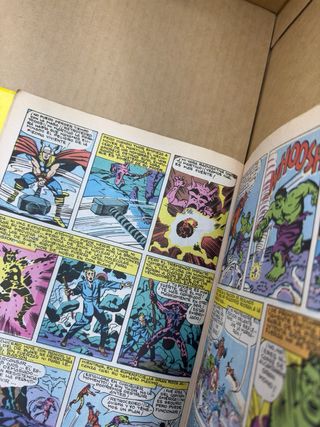 Lote 2 Comics Vengadores y Kelly