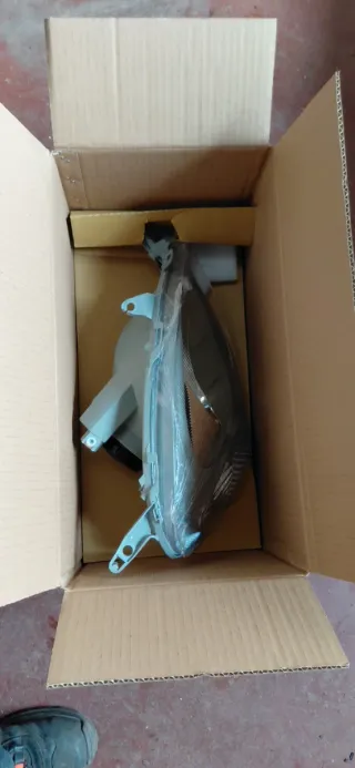 Faro Delantero Derecho Toyota Yaris 98-03