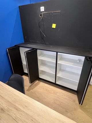 Mesa de despacho y mueble indu