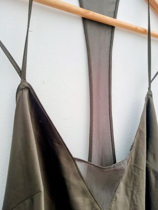 Vestido Oysho verde oliva tirantes