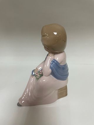 Figura Torralba porcelana mujer con flores
