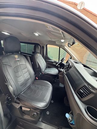 Ford Transit Custon 8 plazas. version 2018 2023.