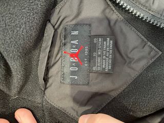 Chaqueta Jordan Negra con Capucha