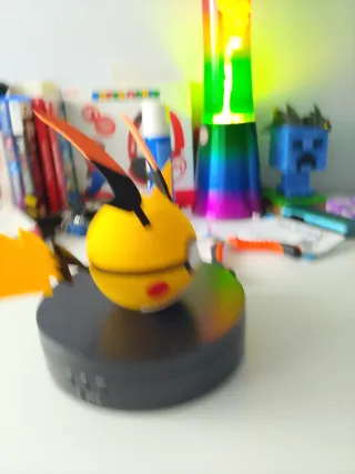 Figura Pikachu Pokéball Decorativa.
