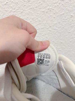 Zapatillas Adidas Blancas y Rojas