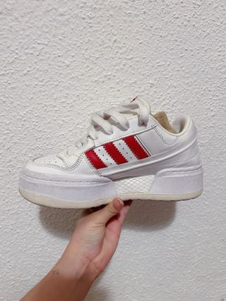 Zapatillas Adidas Blancas y Rojas