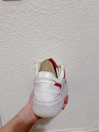 Zapatillas Adidas Blancas y Rojas