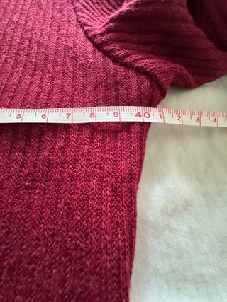 Vestido largo granate con botones en las mangas