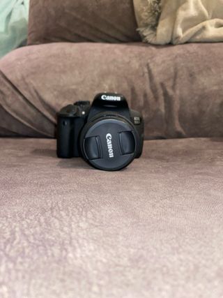 Cámara Canon 700D con accesorios