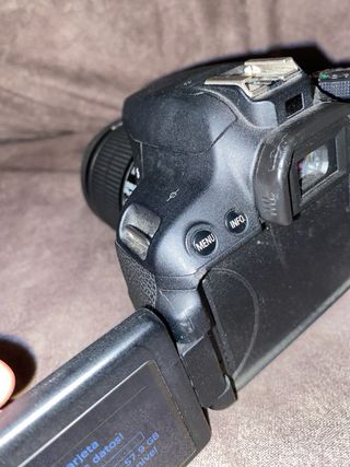 Cámara Canon 700D con accesorios