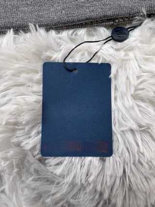 Cappello grigio a scacchi