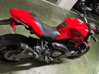 Ducati Monster 821 Roja