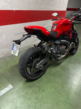 Ducati Monster 821 Roja
