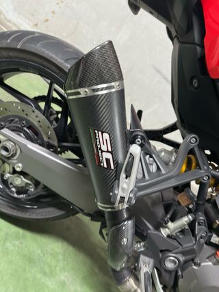 Ducati Monster 821 Roja