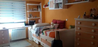 Cama nido infantil/ juvenil 2 camas y estanterías.