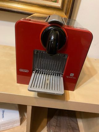 Cafetera DeLonghi Nespresso Roja