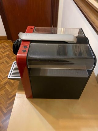 Cafetera DeLonghi Nespresso Roja