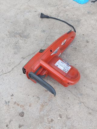 Eletroserra Oleo-Mac (com avaria)