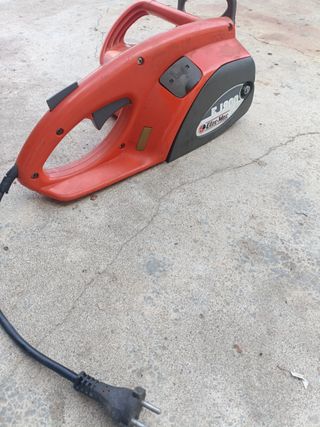 Eletroserra Oleo-Mac (com avaria)