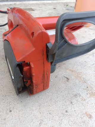 Eletroserra Oleo-Mac (com avaria)