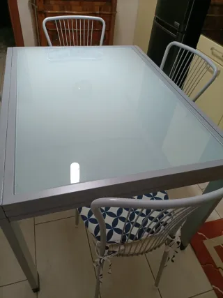 Tavolo cucina in vetro e metallo con 4 sedie