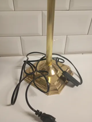 Lámpara de escritorio verde y dorada