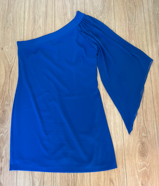 Vestido fiesta corto asimétrico azul