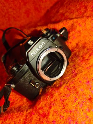 Nikon EM en excelente estado Cuerpo Solo