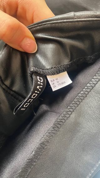 Falda cuero H&M negra
