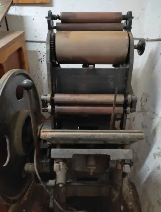 Antigua máquina de imprenta Minerva