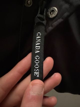 Giubbotto Canada Goose nero con cappuccio