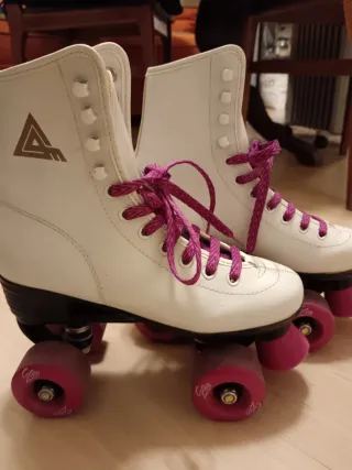 Patines Artísticos Blancos con Cordones Morados