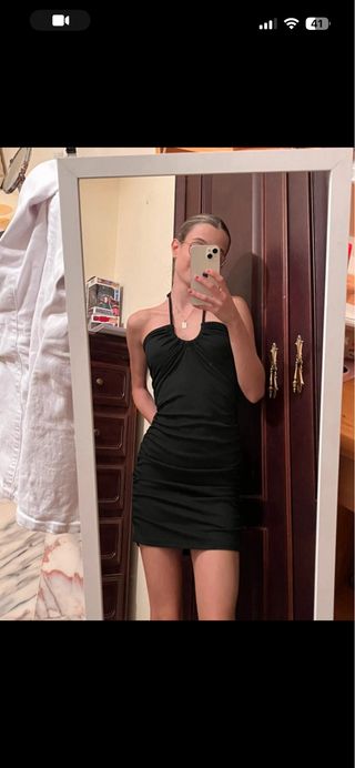 Vestido negro ajustado