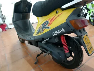 Yamaha Jog R Scooter Amarillo