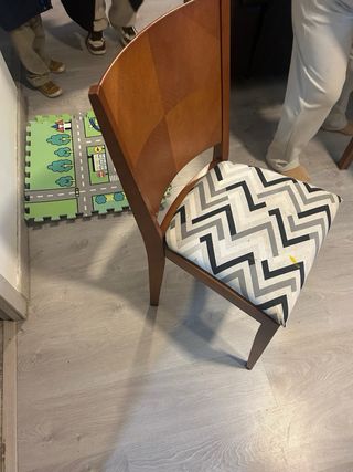 Mesa de comedor de madera y cristal con 4 sillas