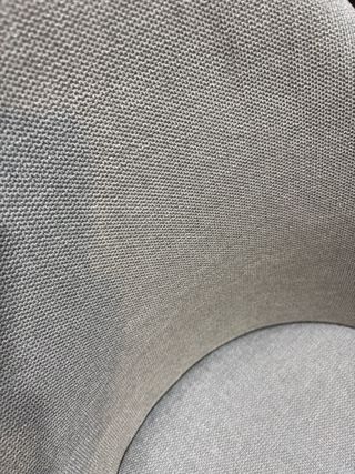 Silla SKLUM tapizada gris patas metálicas