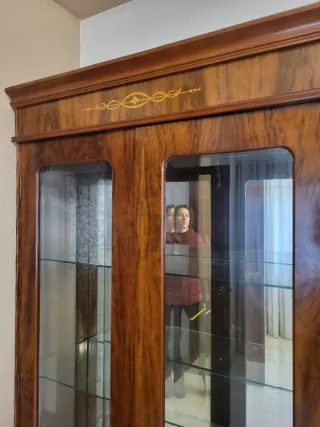 Vitrina Clásica Madera con baldas de Cristal